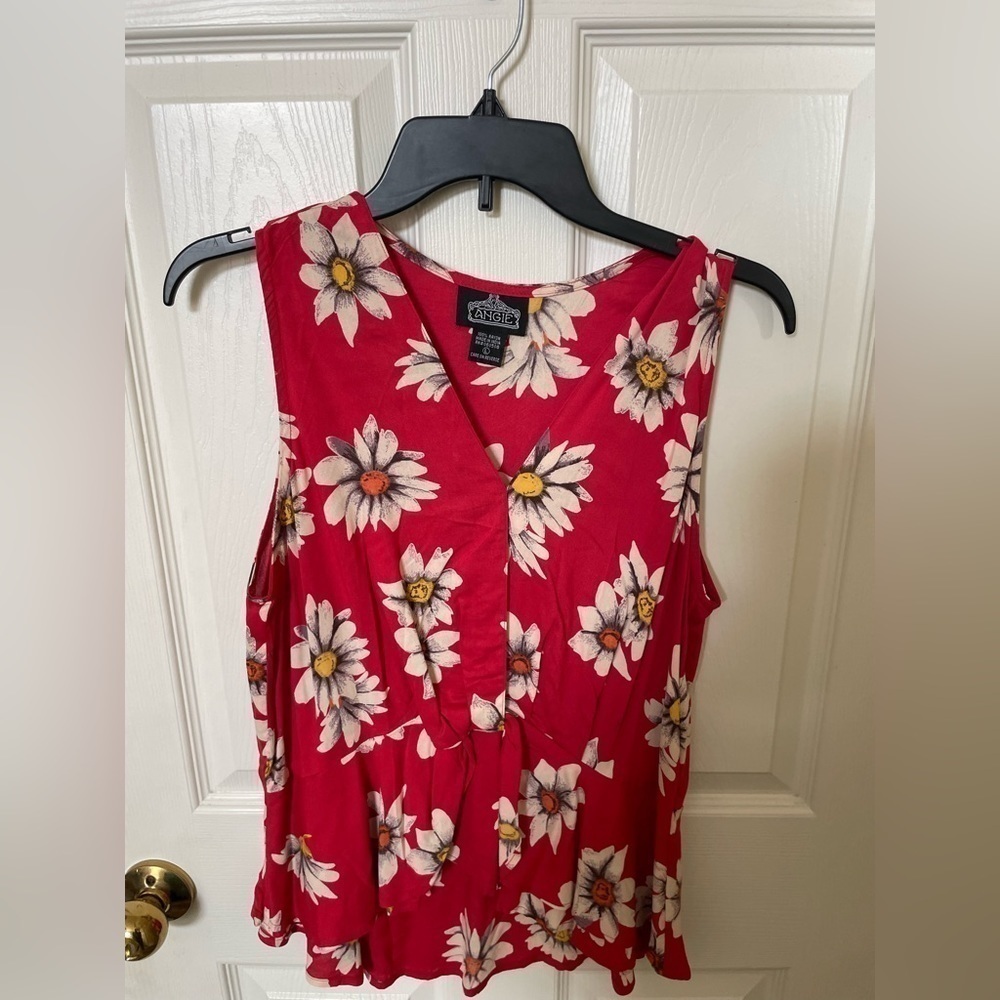 Red floral top size L